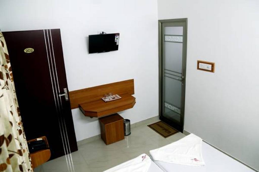 Mary Meridien Lodge Коимбатур Номер фото